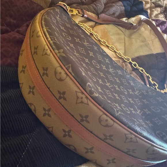 Louis Vuitton Monogram Looping Purse in good condition! - Picture 14 of 14